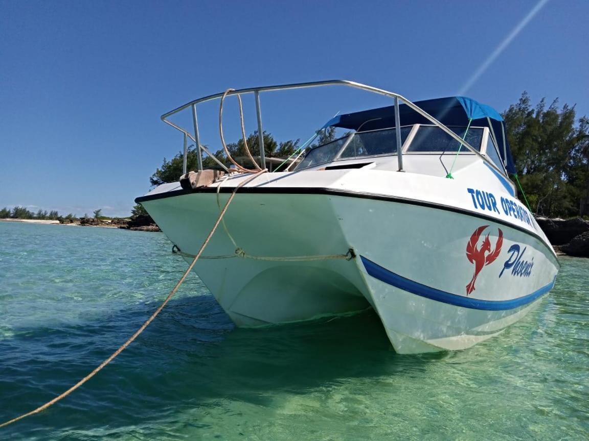 Dolphin Dhow Beach Safaris Віланкулуш Екстер'єр фото