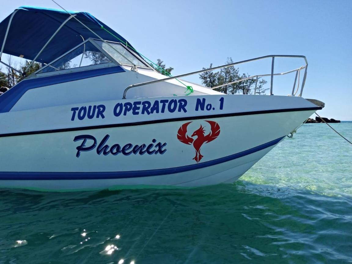 Dolphin Dhow Beach Safaris Віланкулуш Екстер'єр фото