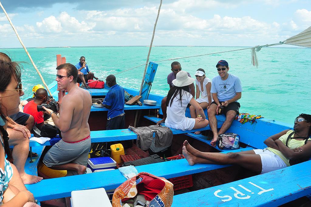 Dolphin Dhow Beach Safaris Віланкулуш Екстер'єр фото