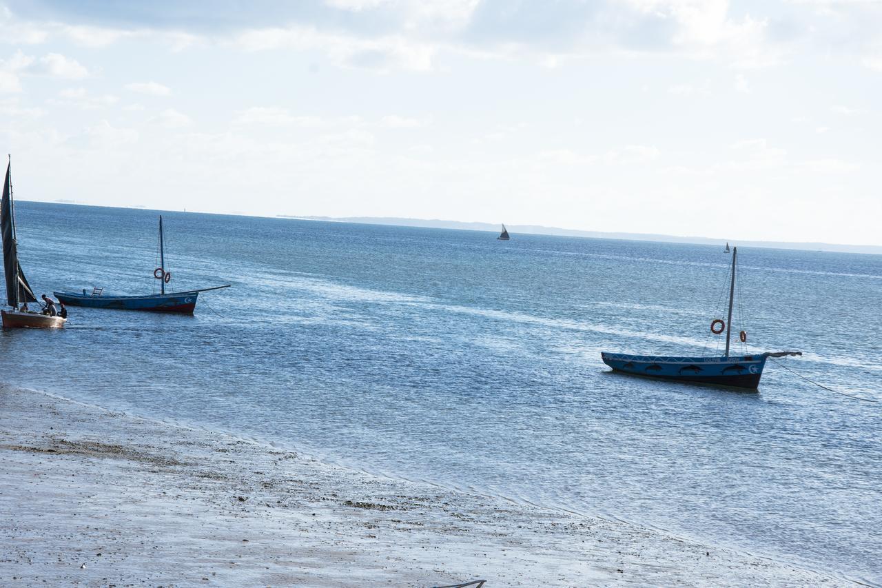 Dolphin Dhow Beach Safaris Віланкулуш Екстер'єр фото